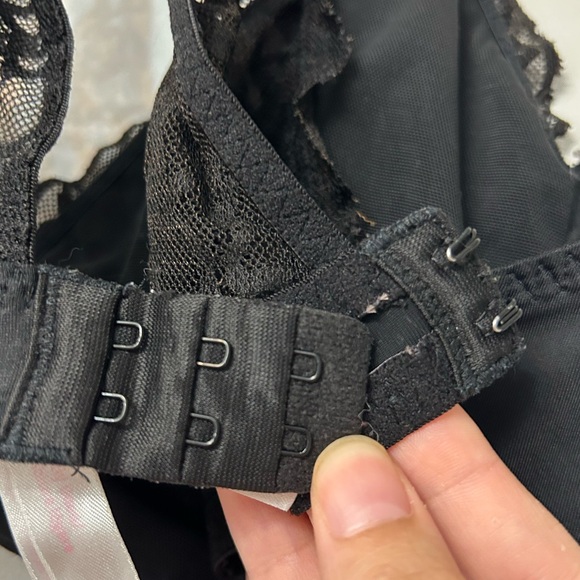 PINK By Victoria's Secret Black Lace Halter V-Neck Underwire Bralette - Picture 4 of 13